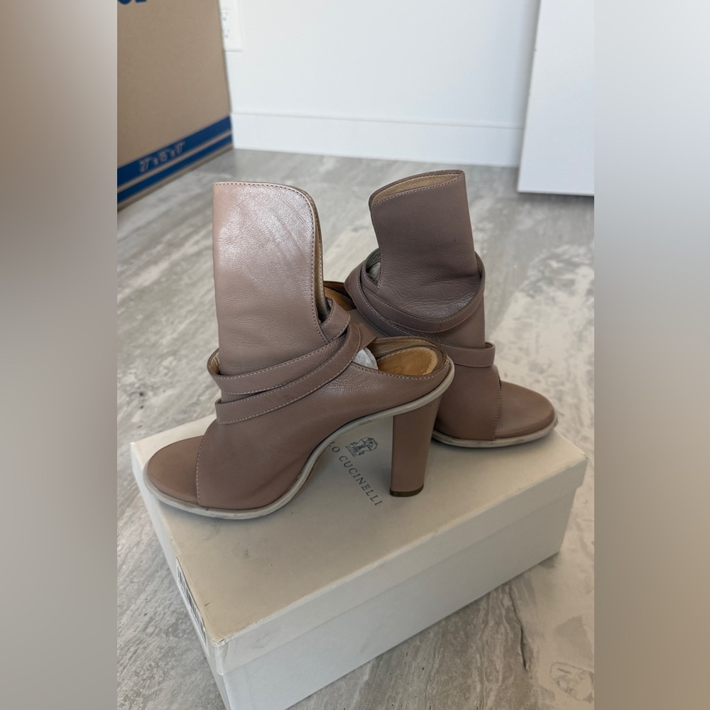 Brunello Cucinelli Women's Beige Leather Heels